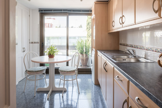 La Alcazaba apartment fitted kitchen, near Marbella and Puerto Banus